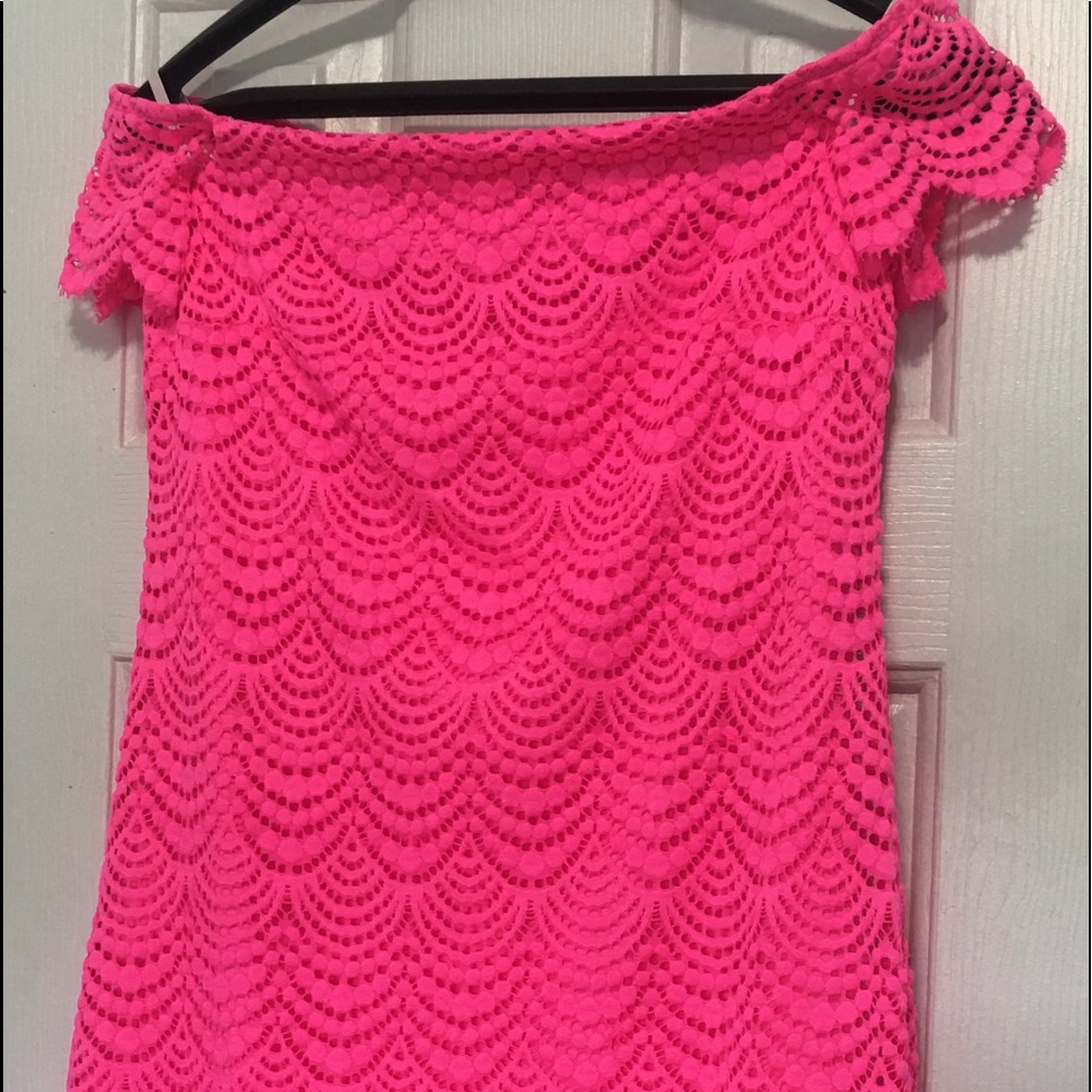 XS Lilly Pulitzer Jade dress in Pink Tropics. Scalloped shell Lace.